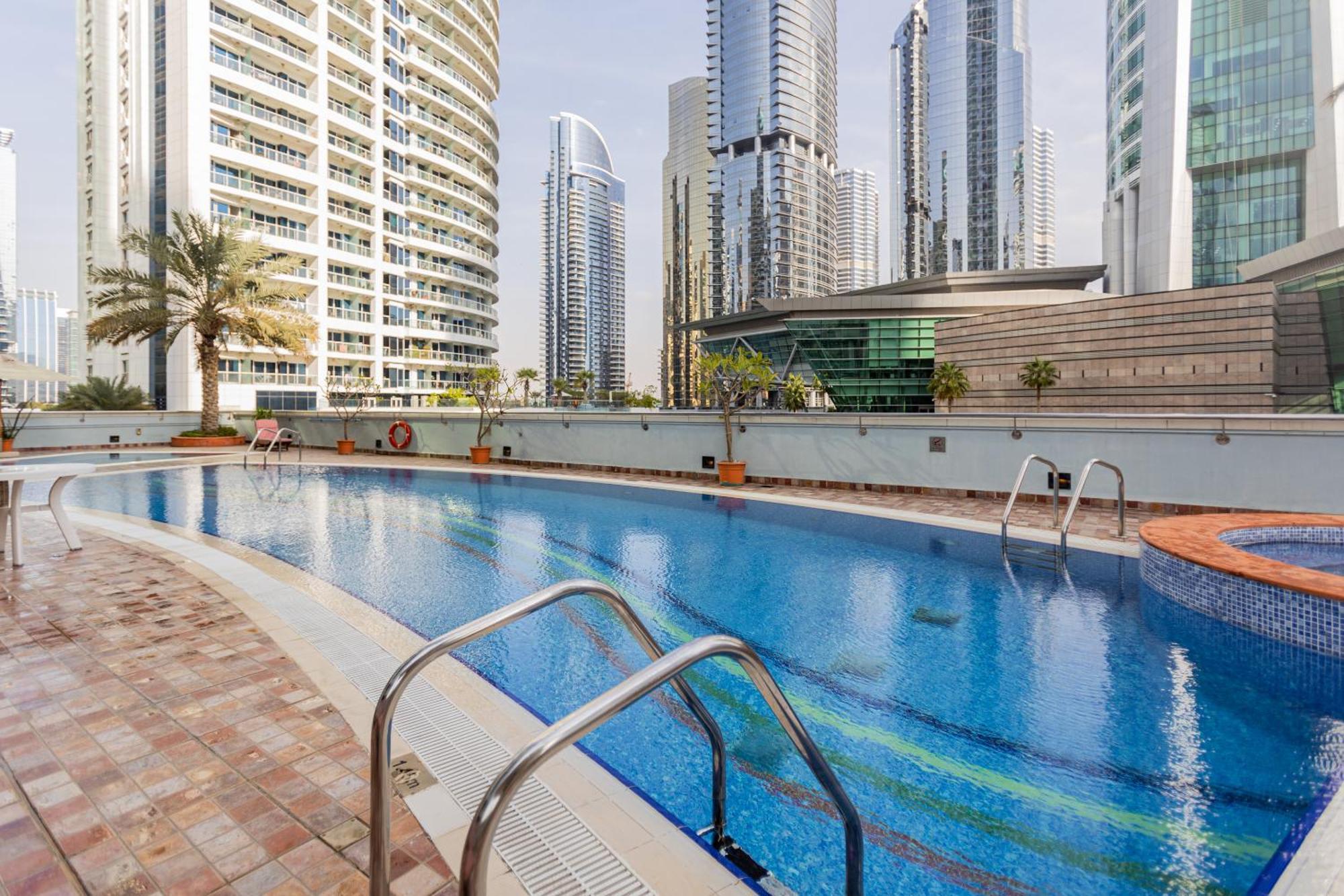 Livin' Holidays - Stunning 1br Corner Unit Next To Dmcc Metro Dubái