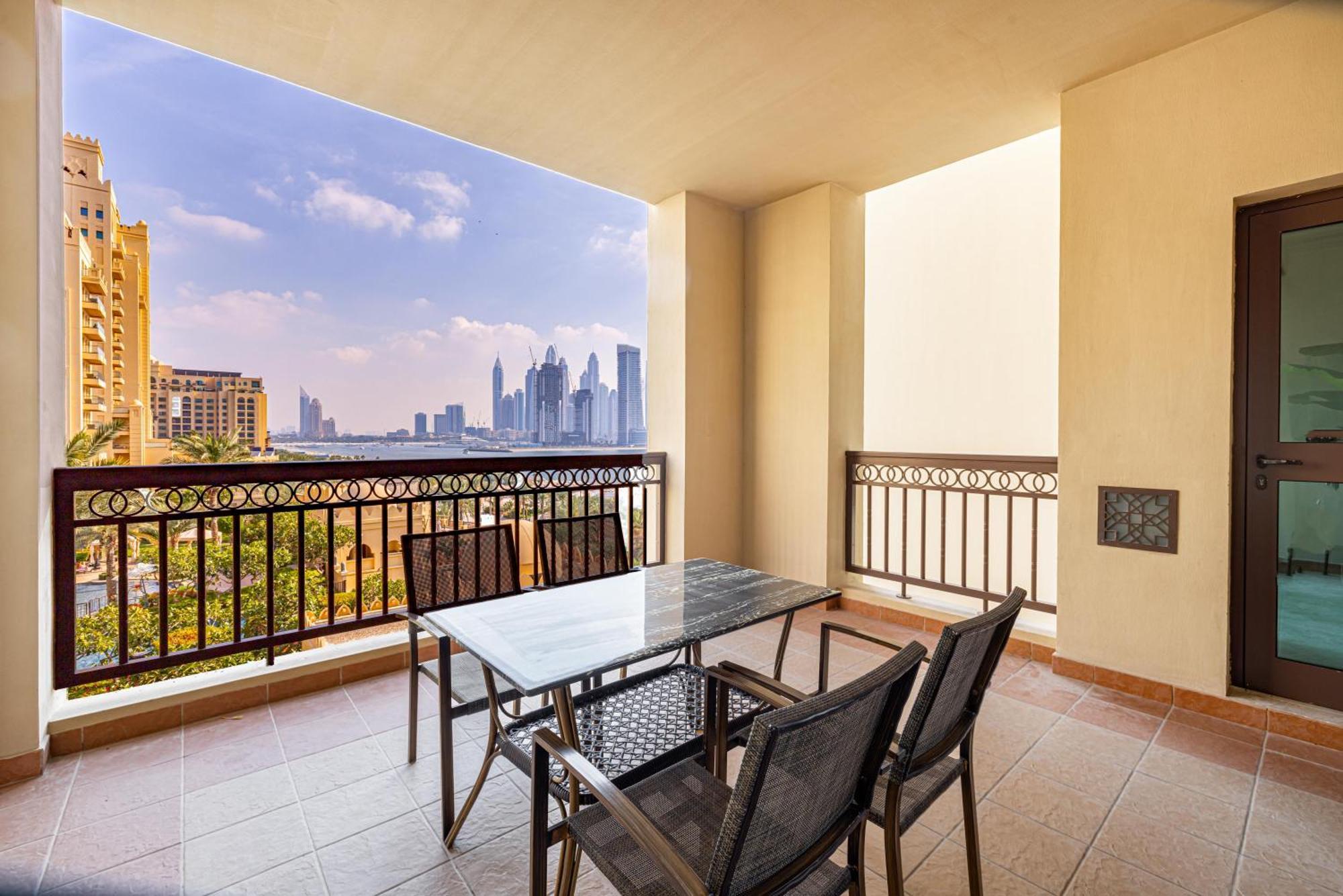 Fairmont North 2br Balcony Sea View *
