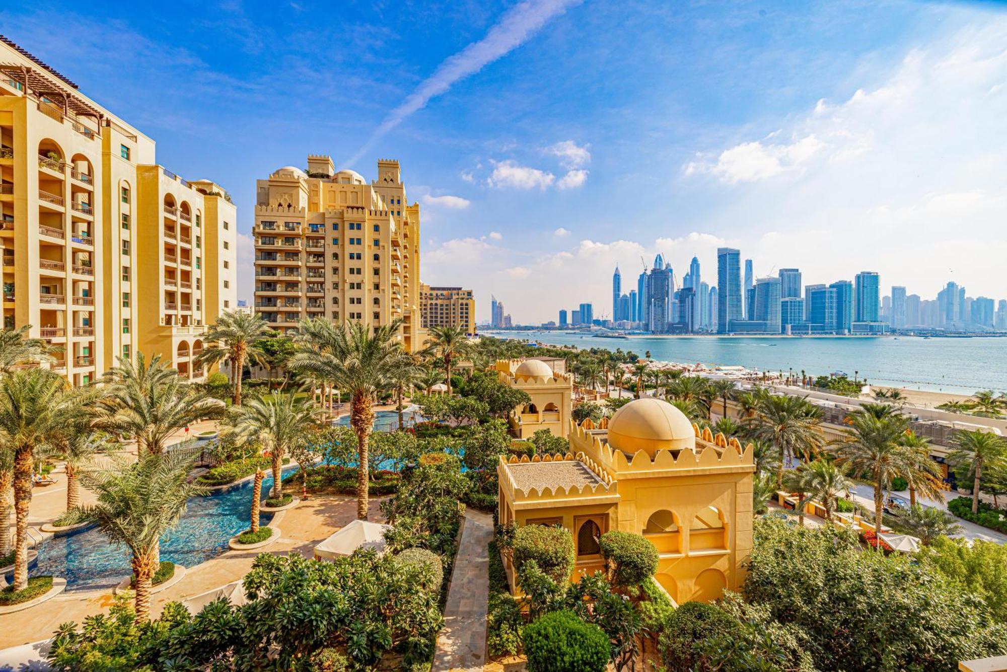 Fairmont North 2br Balcony Sea View *