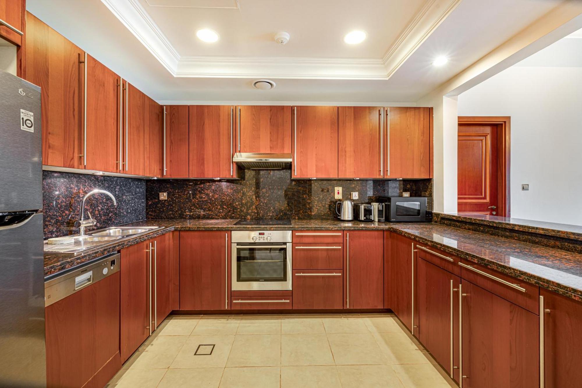 Fairmont North 2br Balcony Sea View Appartement *