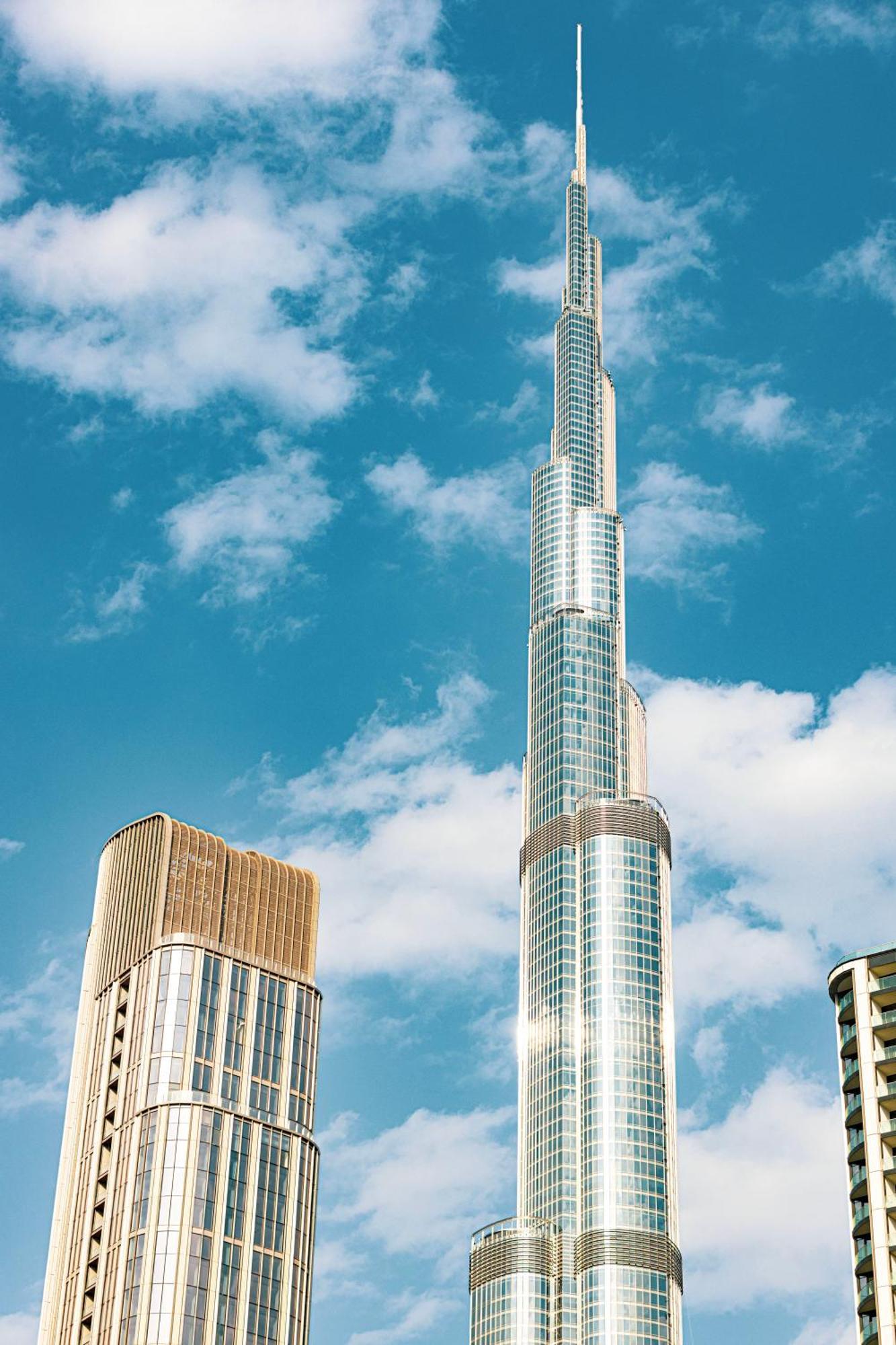 Magnificent - Luxurious 3 Bedroom With The Burj Khalifa View Apartment *