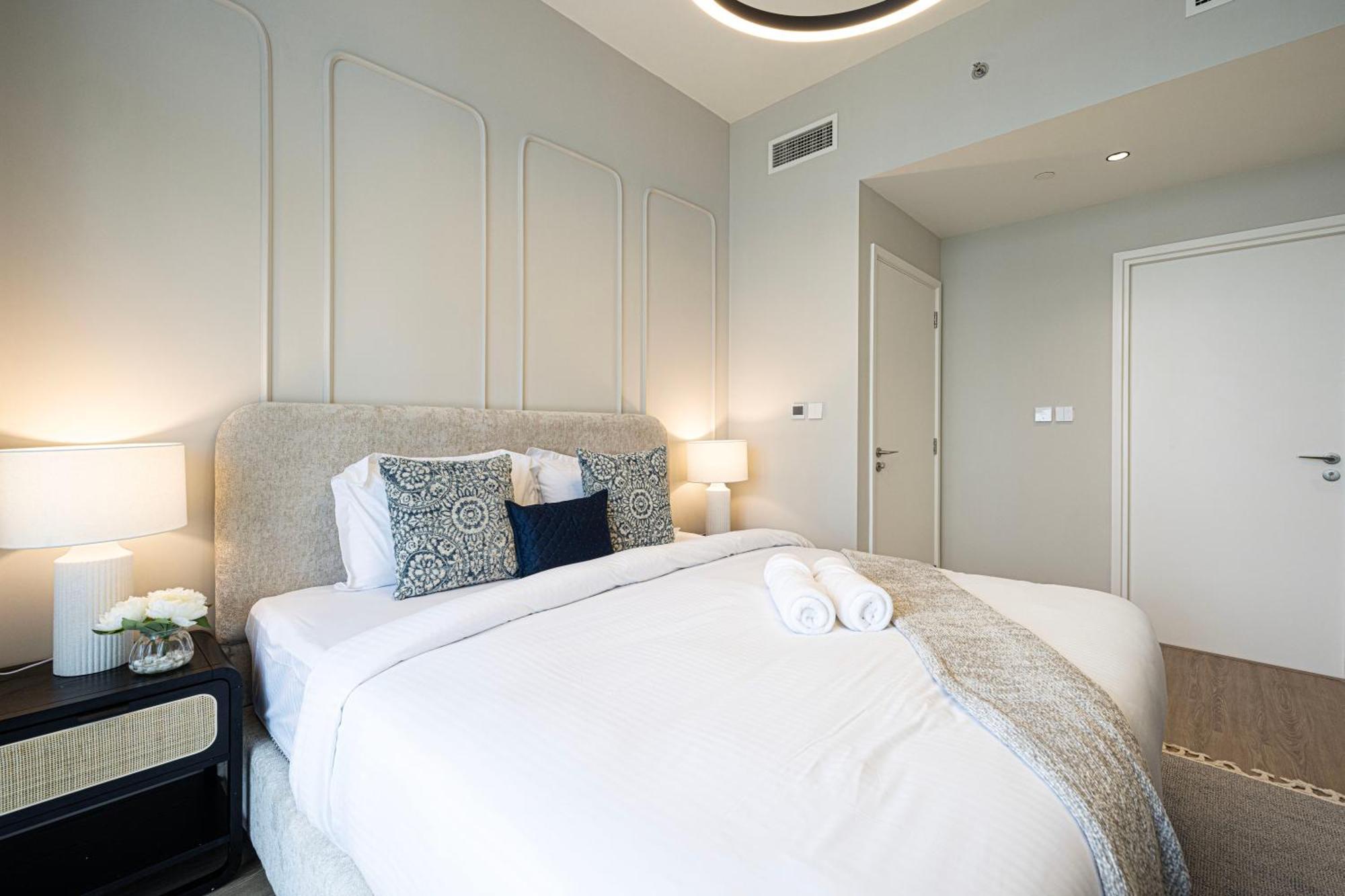 Magnificent - Luxurious 3 Bedroom With The Burj Khalifa View Apartemen Dubai