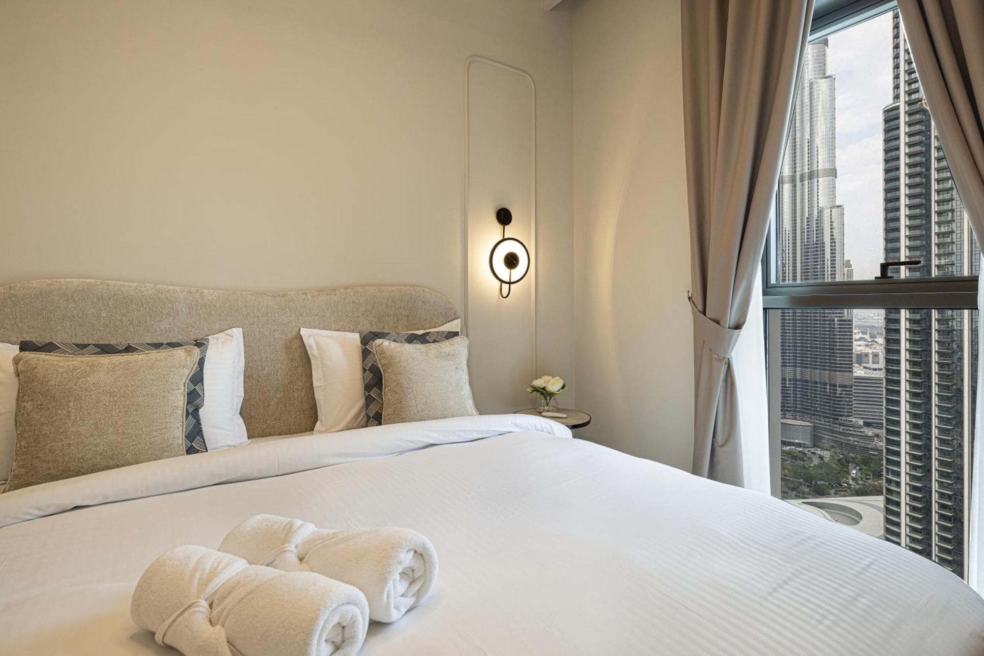 Magnificent - Luxurious 3 Bedroom With The Burj Khalifa View Apartemen Dubai