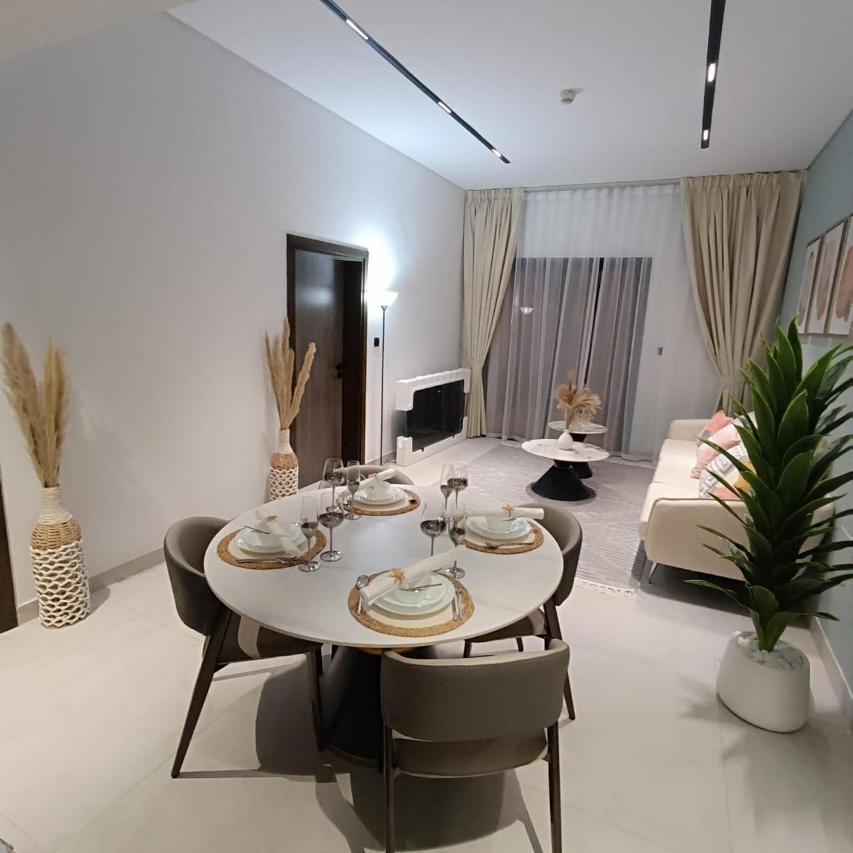 Brand New 2bhk In Jvc Fully Furnished Marwa Heights Apartamento