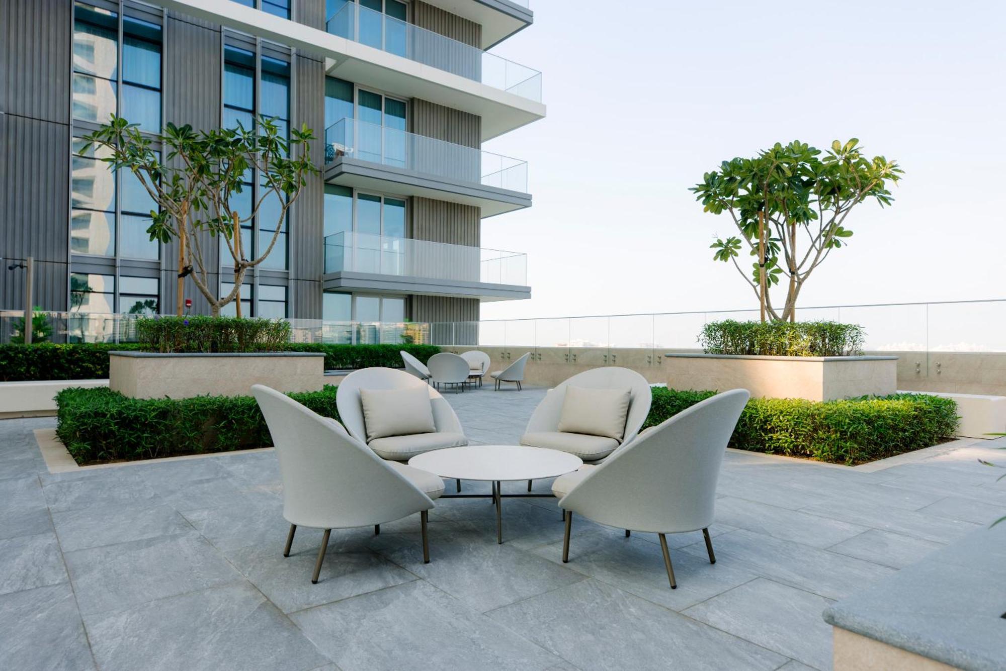 Beachfront Elegant 2bd With Breathtaking Views -15ab01 *
