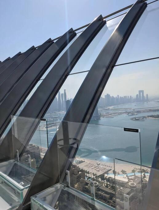 Apartemen Luxury In High Floor Full Sea View In The Palm Tower Plam Jumeirah *