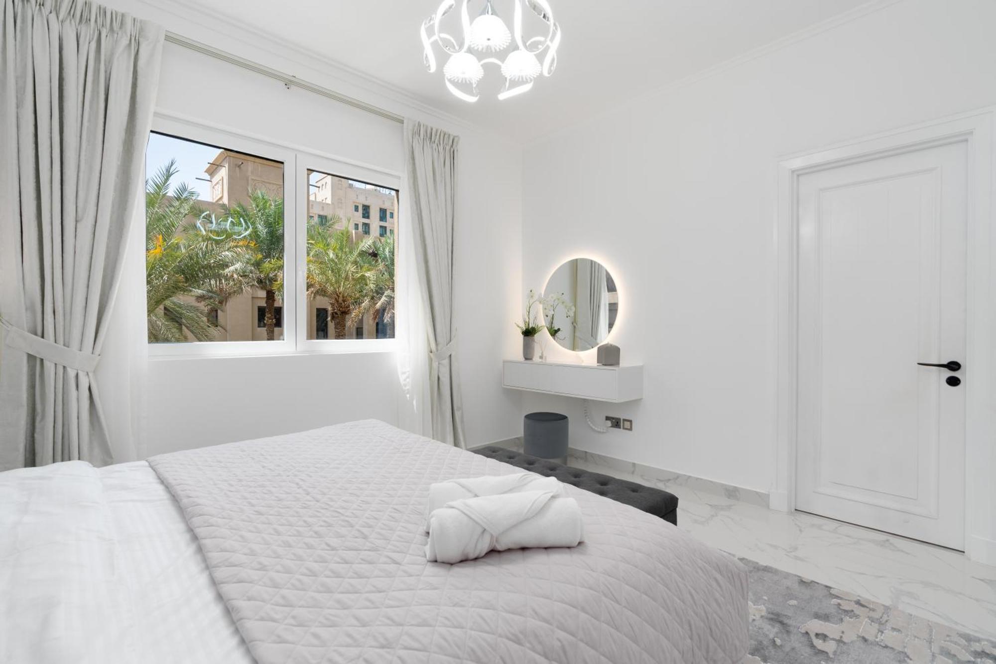 Mystic - Fully Renovated Spacious 2br Apt. With Burj Views Lejlighed Dubai