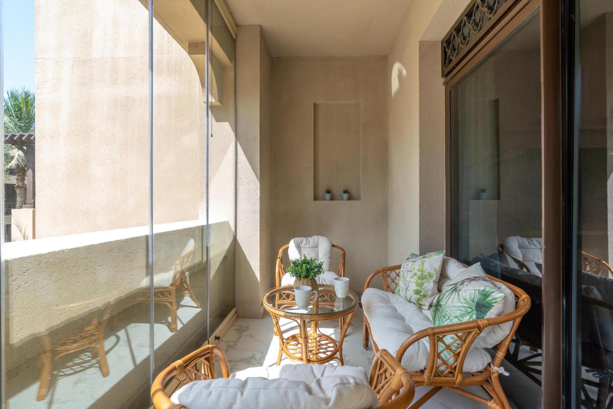 Mystic - Fully Renovated Spacious 2br Apt. With Burj Views Lejlighed *