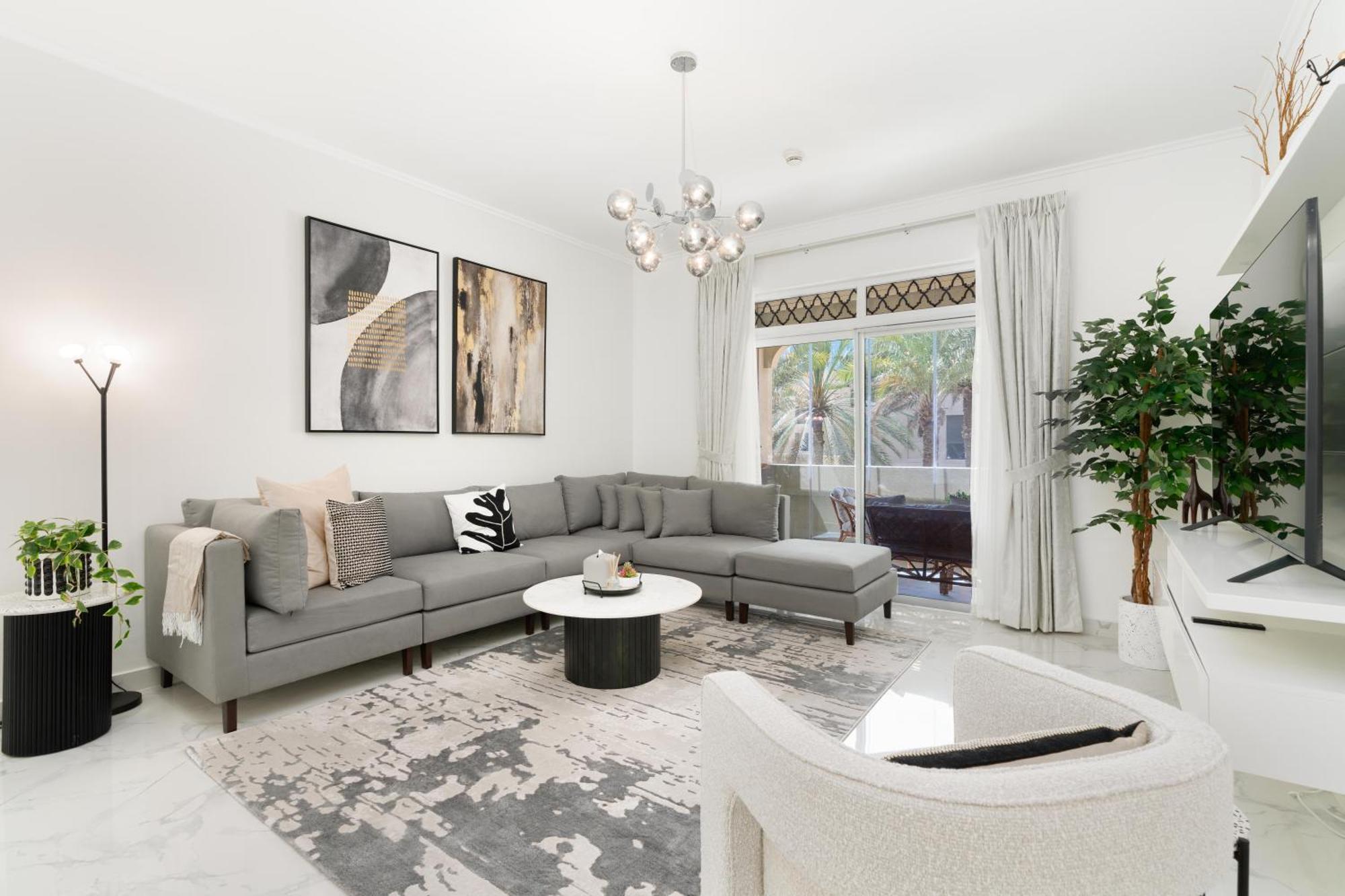 Mystic - Fully Renovated Spacious 2br Apt. With Burj Views Lejlighed