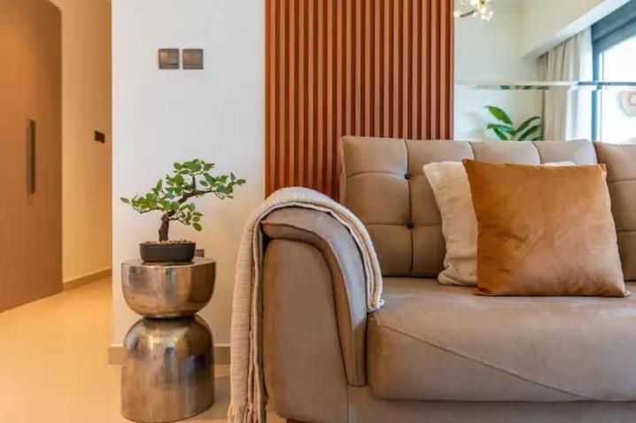 Apartemen Mystic - Act One Tower Dubai