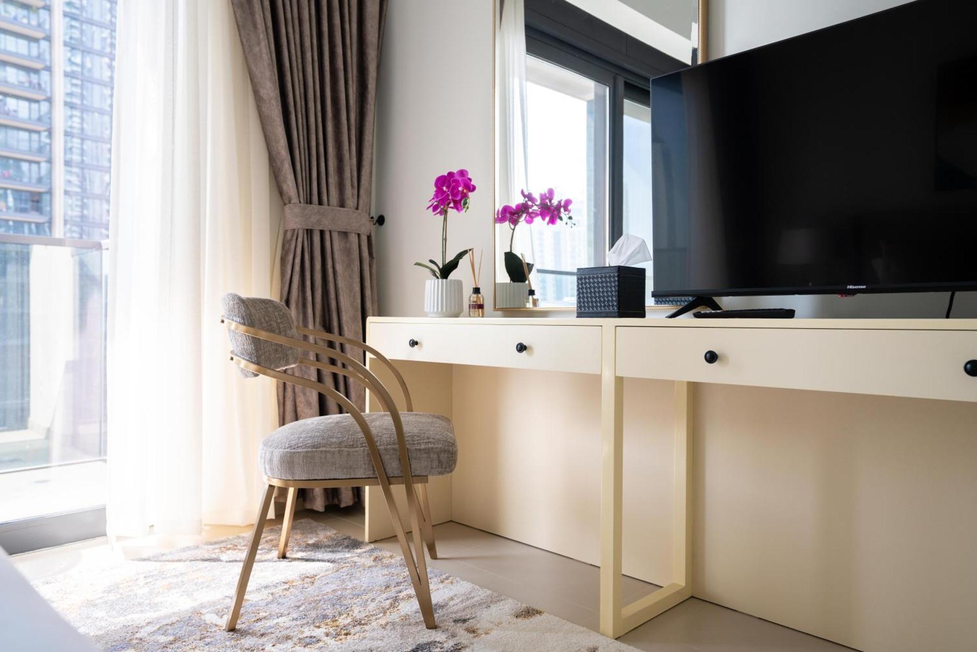 Apartemen Mystic - Act One Tower Dubai