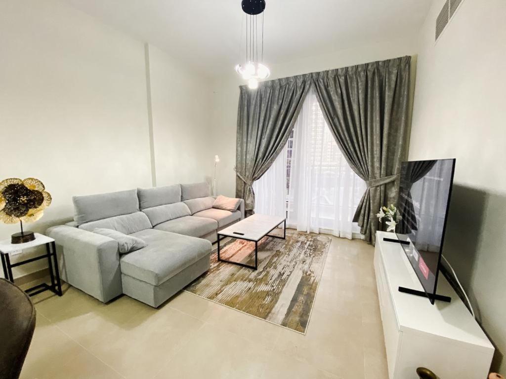Luxurious & Modern 2br Maid, Sparkle Tower Marina - 10ab4 Appartement