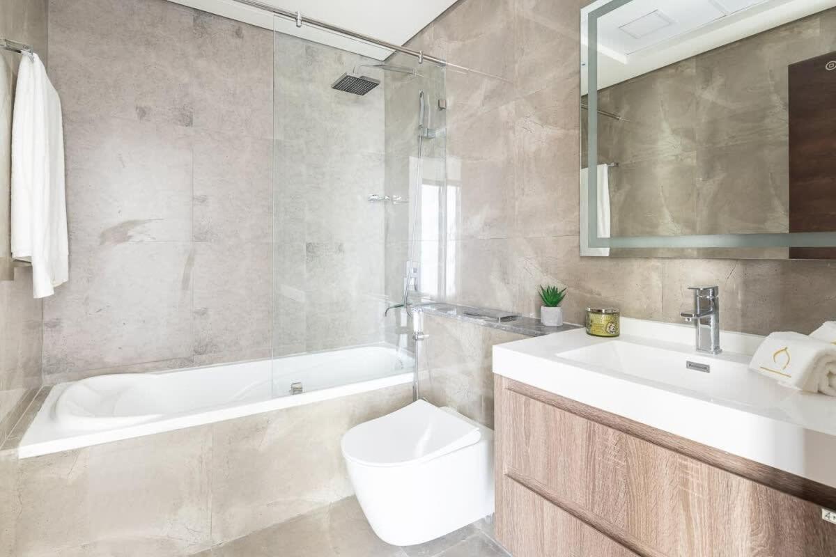 Frank Porter - Majestique Apartament