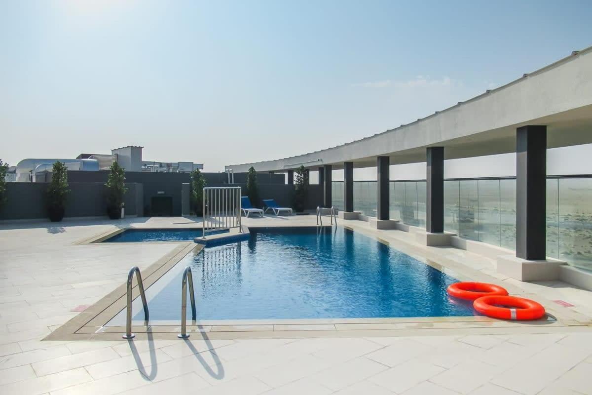 Frank Porter - Majestique Apartment