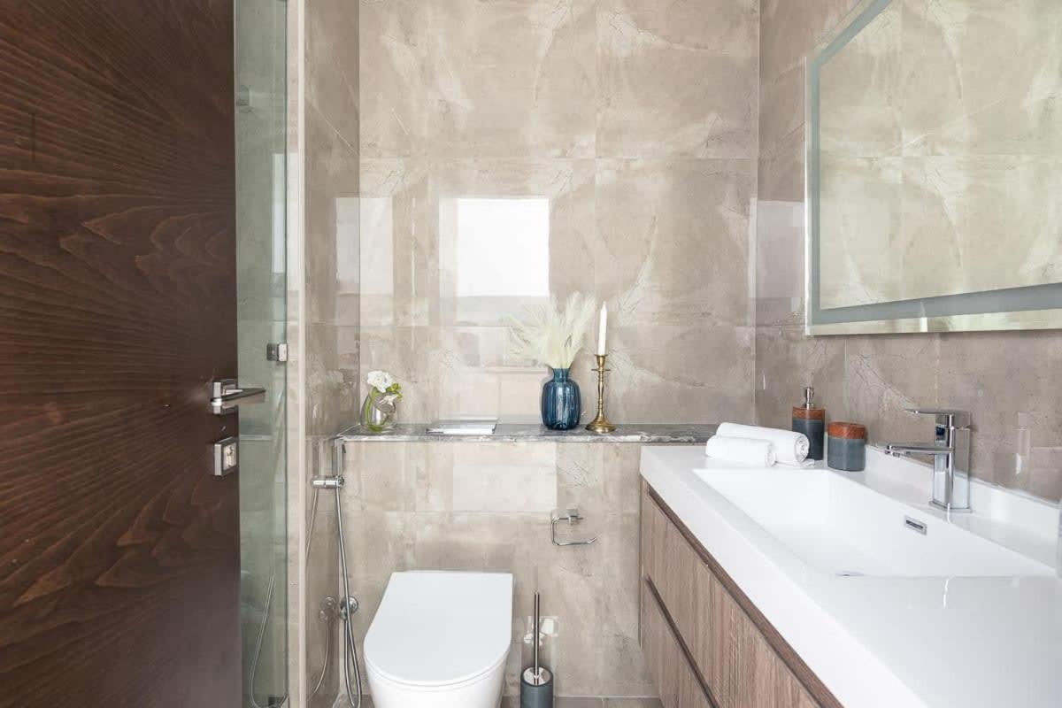 Frank Porter - Majestique 2 Apartament Dubai