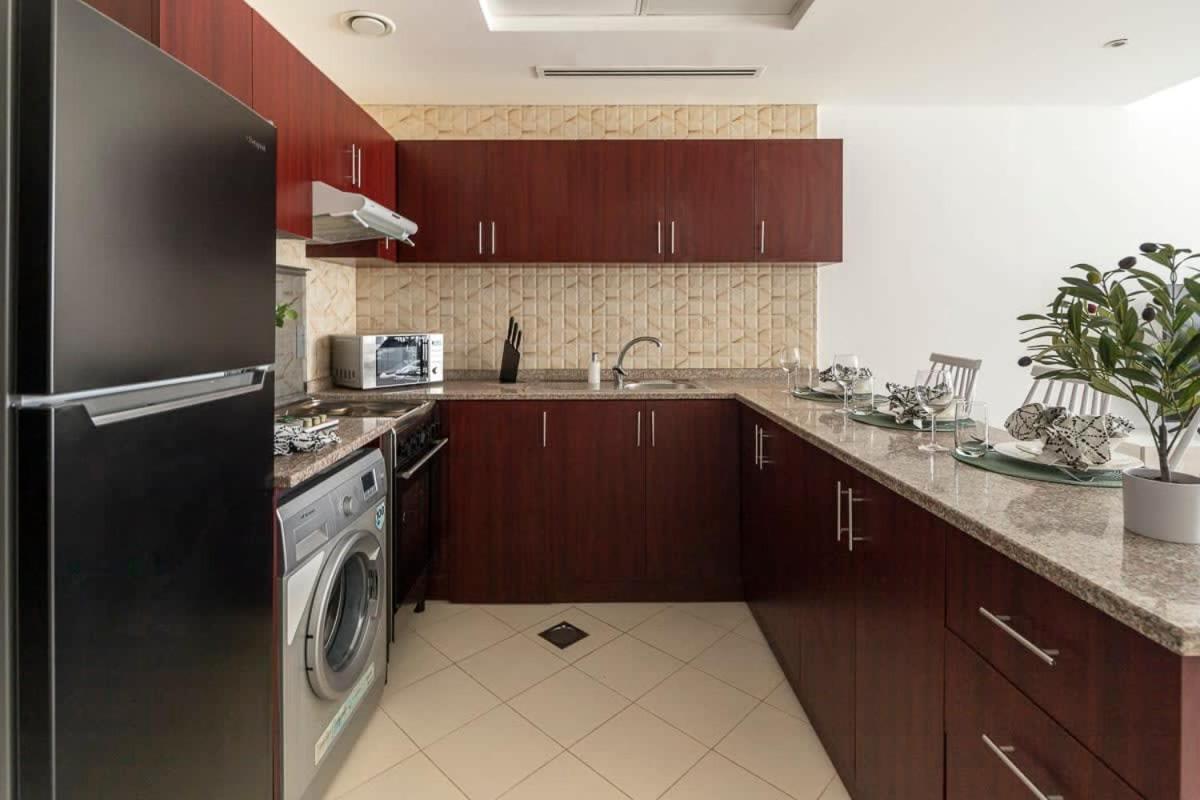 Frank Porter - Oasis Tower 1 Dubaï