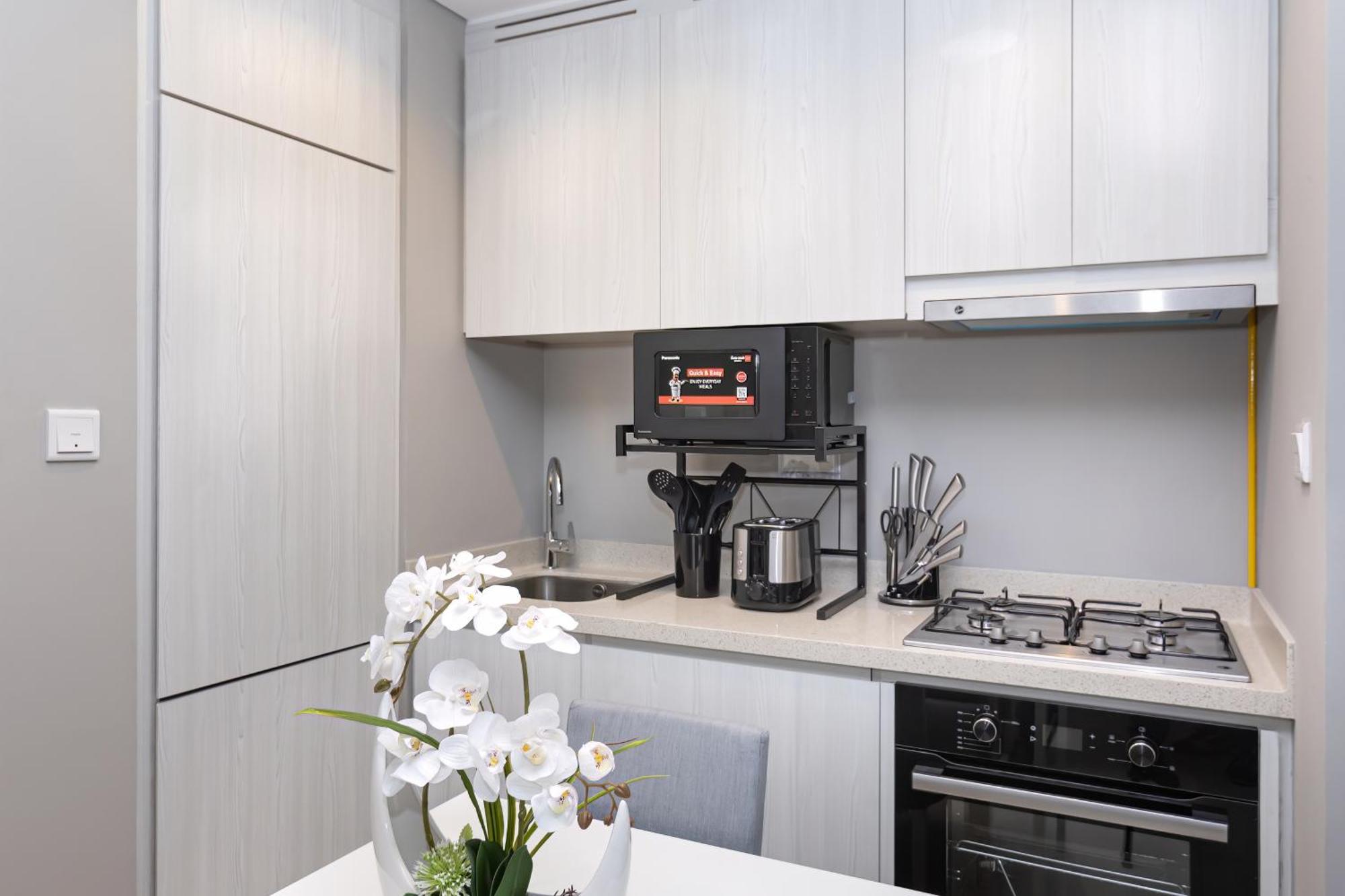 Citihome -1br With Balcony & Pool View In Zada Tower * Dubái