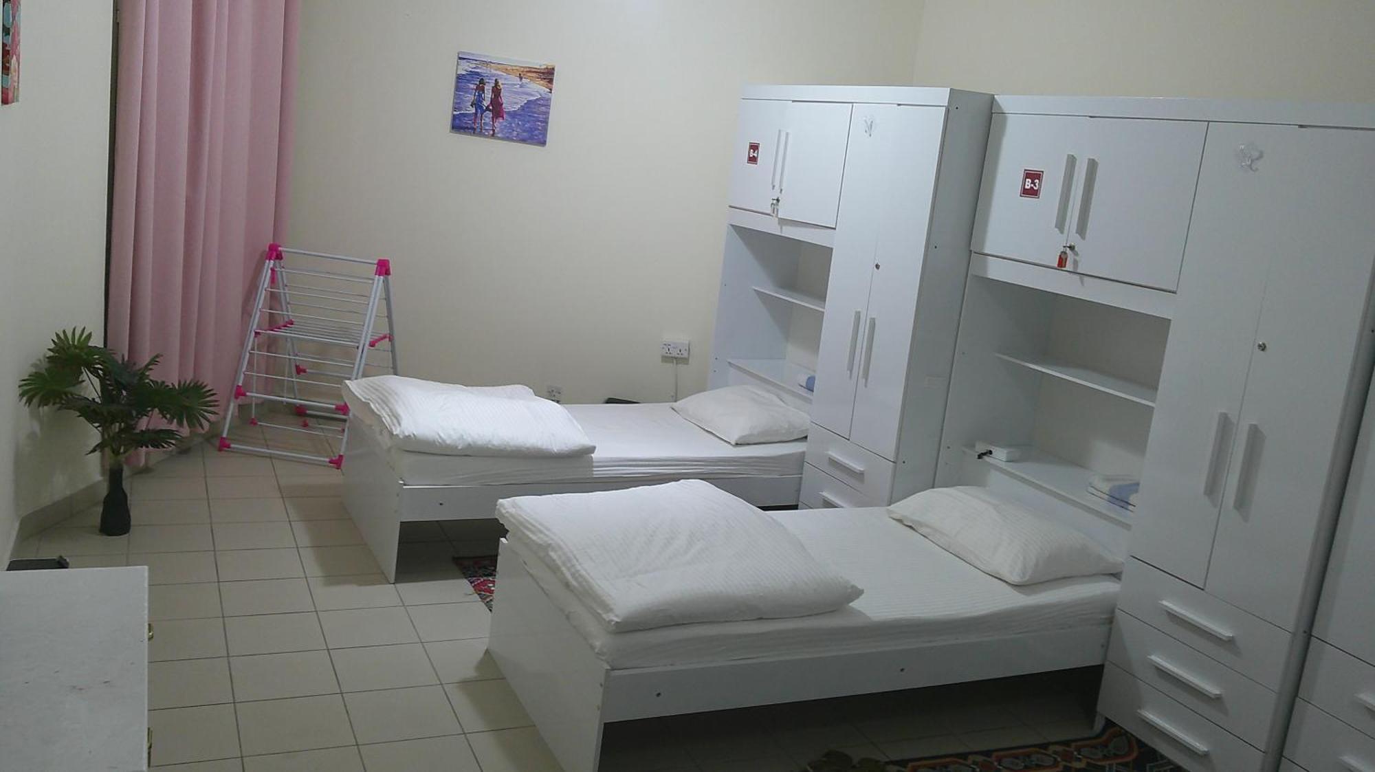 Ruby Star For Female -4 R-1 Hostal *