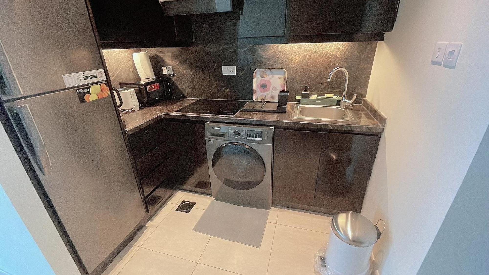 Bright & Cozy 1 Bedroom Canal View In Marina * Dubái
