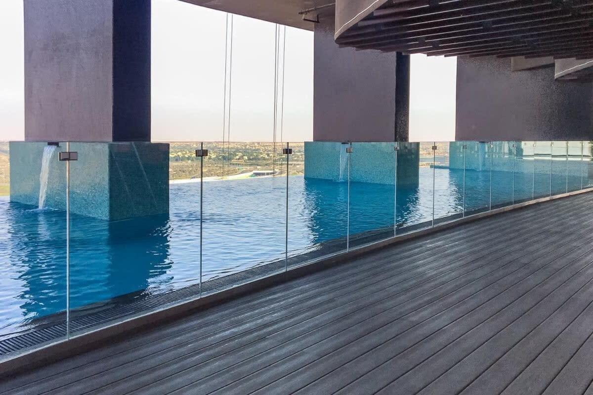 Frank Porter - Miraclz By Danube Apartamento Dubai