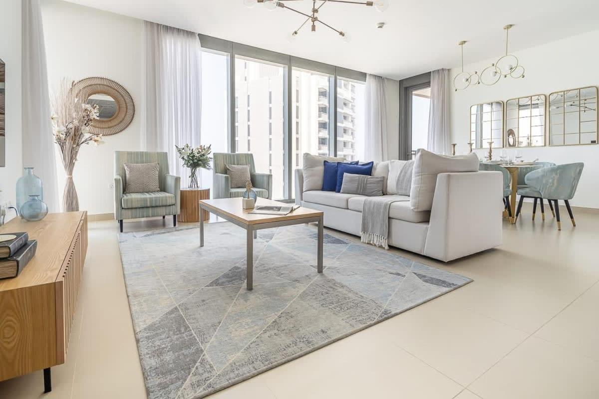 Frank Porter - 5242 Emaar Tower Apartemen Dubai