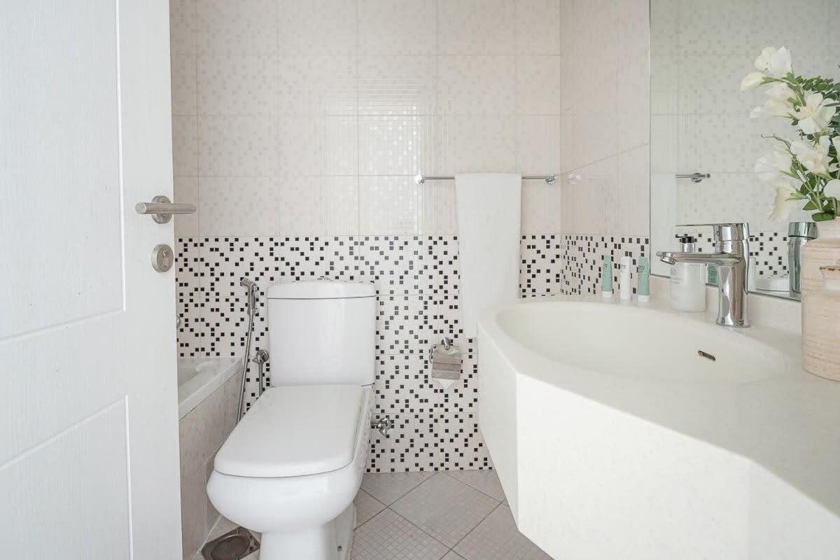 Frank Porter - Marina Wharf 2 Apartemen