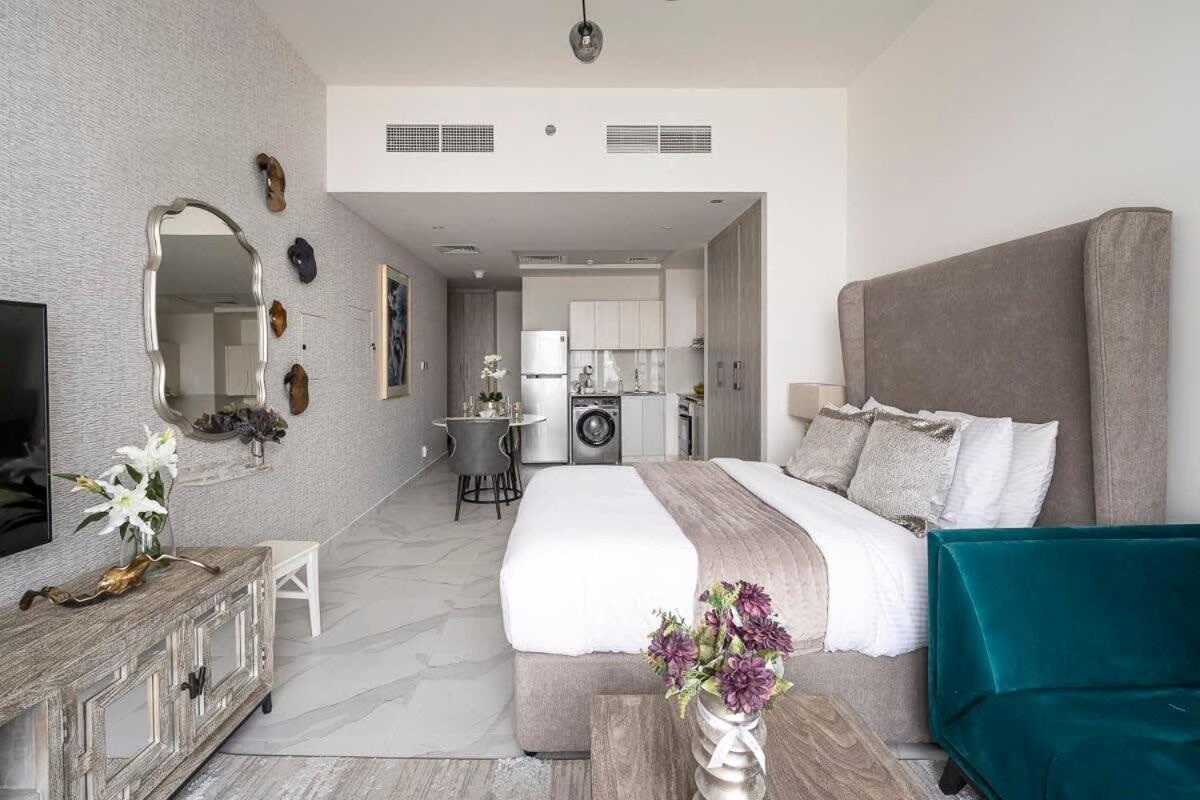 Frank Porter - Millenium Binghatti Residences Appartement *
