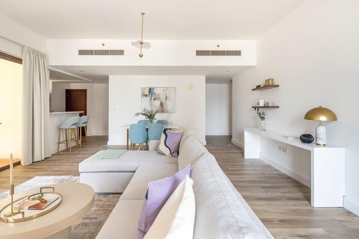 Frank Porter - Rimal 1 Apartment Dubai
