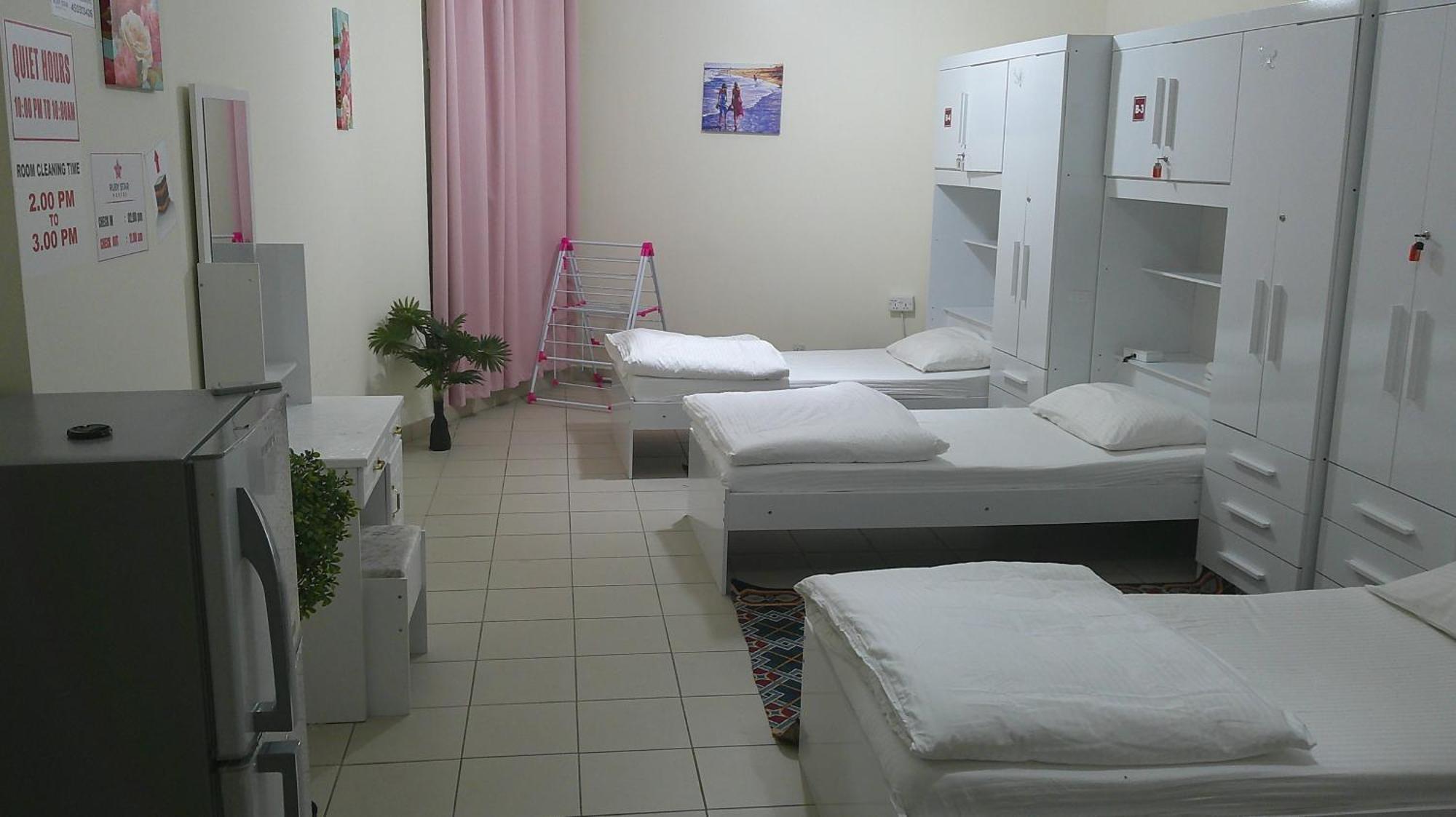 Ruby Star For Female -4 R-1 Hostal *