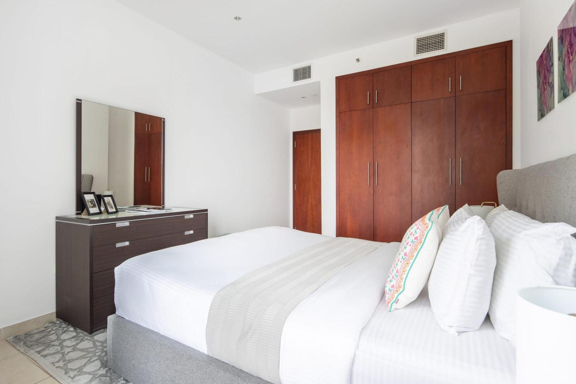 Frank Porter - Marina Heights 1 Dubai