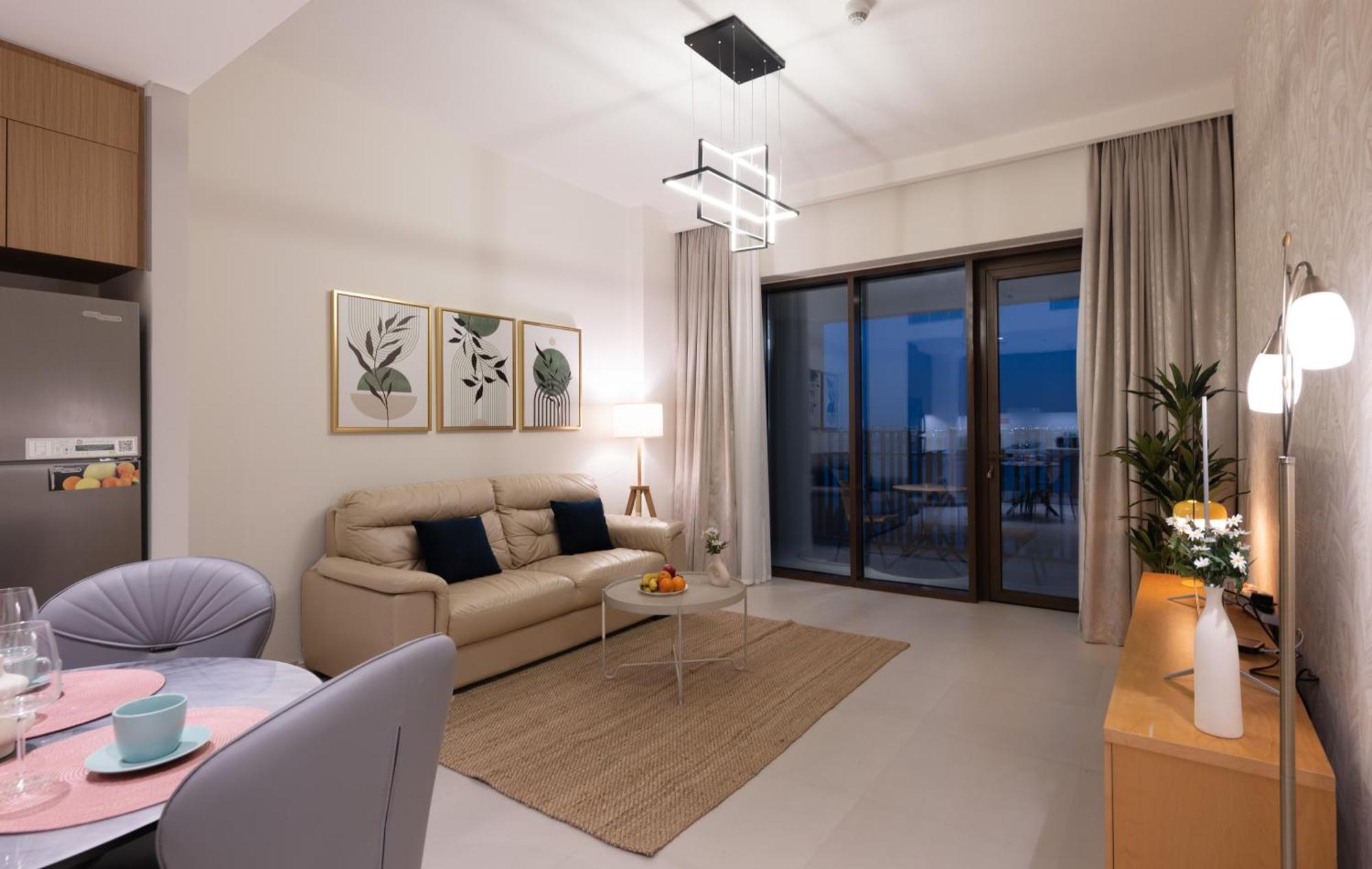 Cozy 1br In Creek Summer 3mins Walk To The Appartement Dubaï