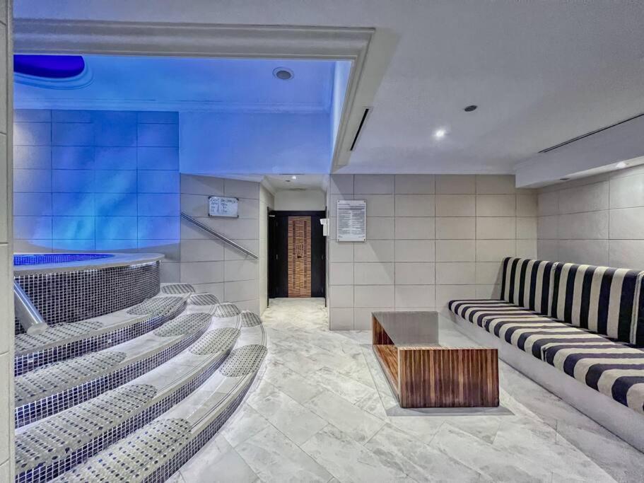 First Class 2br Modern And Stylish Apartamento Dubai