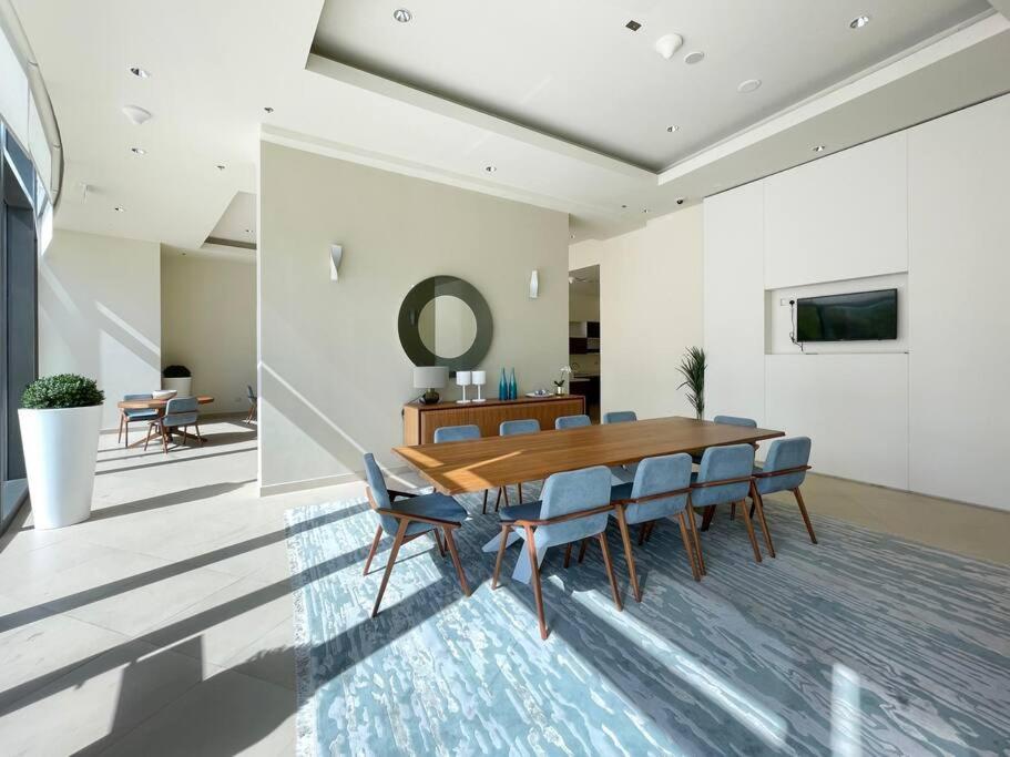 Apartment First Class 1br Stylish And Luxurious Dubai