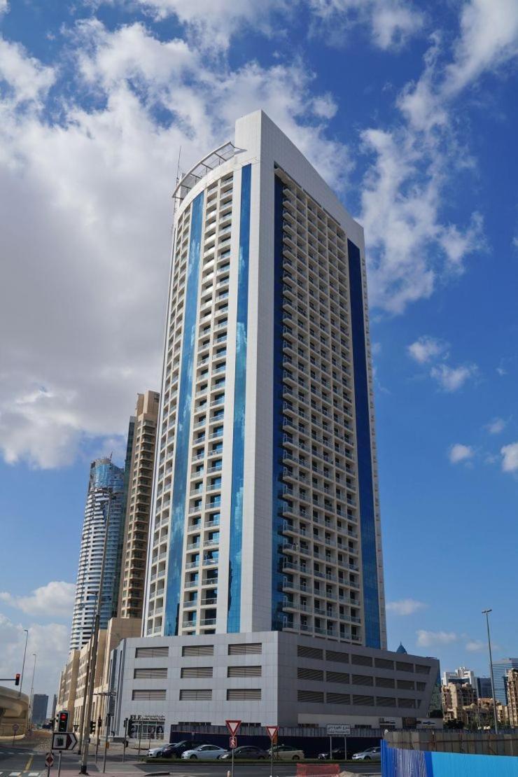Apartemen Burj Al Nujoom Downtown, Mall, Fountain Views & Burj Khalifa Dubai