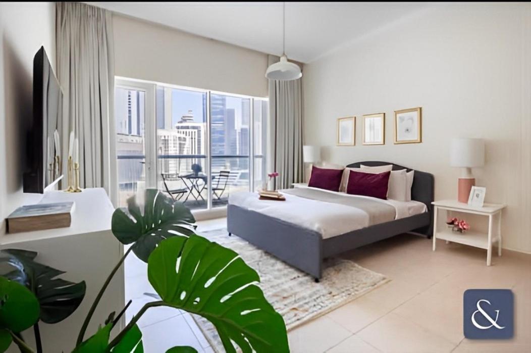 Apartemen Burj Al Nujoom Downtown, Mall, Fountain Views & Burj Khalifa *