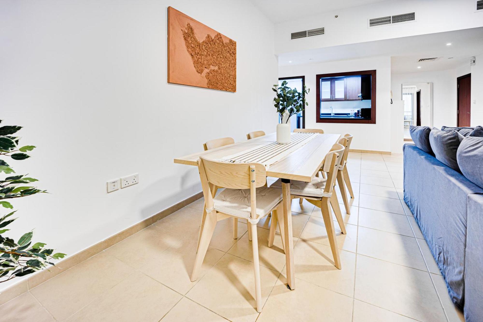 And Comfy In Jbr Appartement