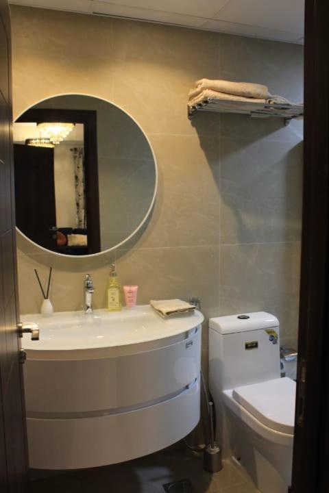 Huge With Full Kitchen Dubai