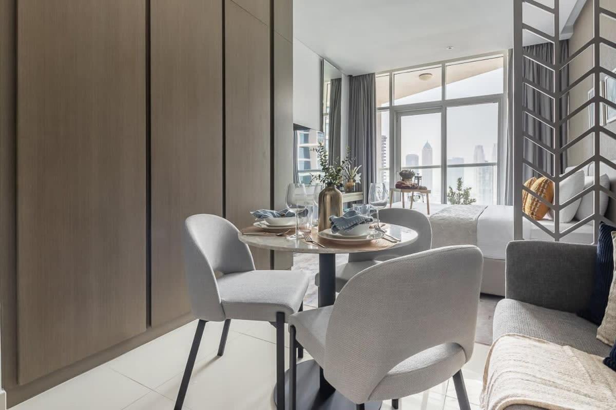 Frank Porter - Damac Prive B Apartemen *