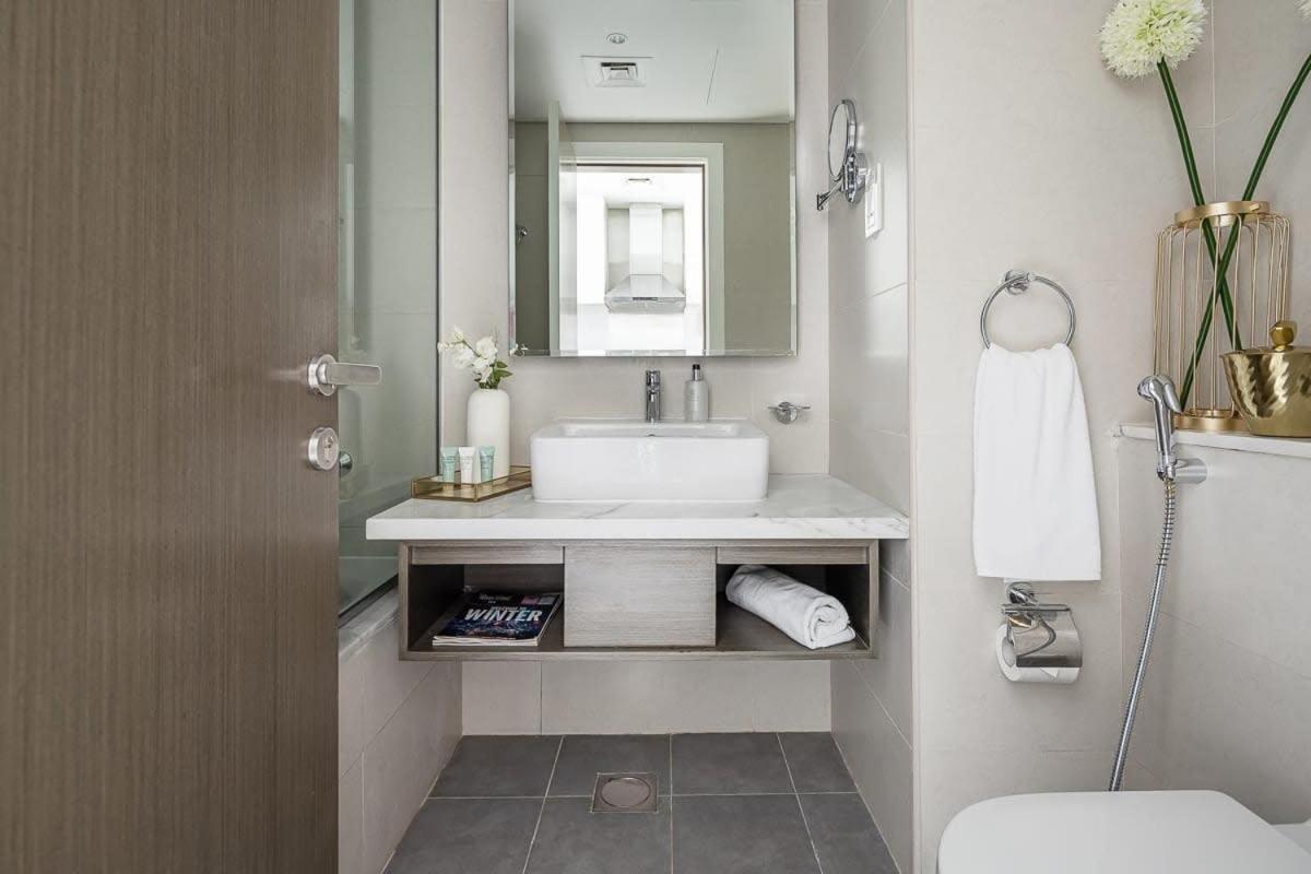 Frank Porter - Damac Prive B