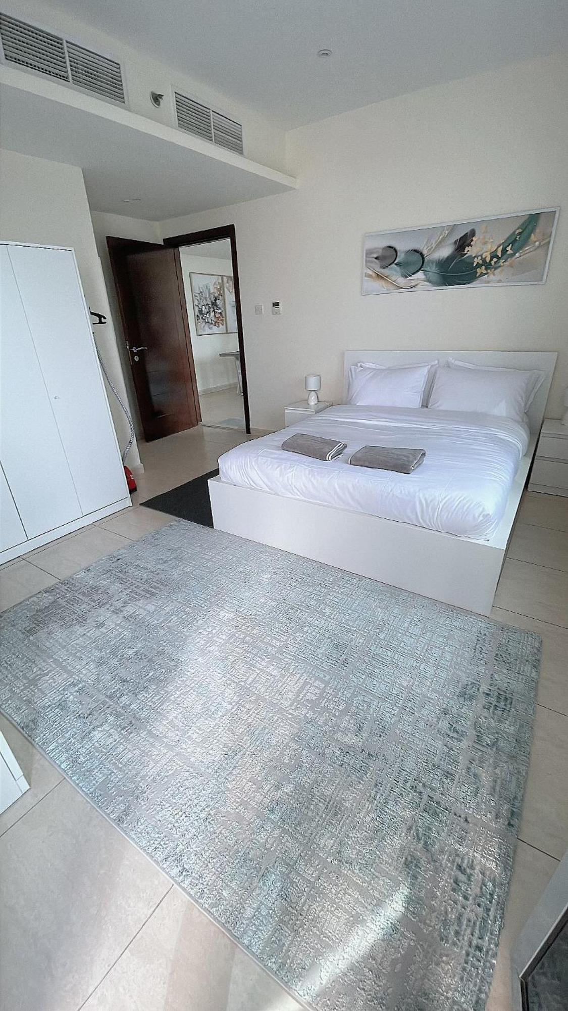 Bright & Cozy 1 Bedroom Canal View In Marina Apartamento Dubái