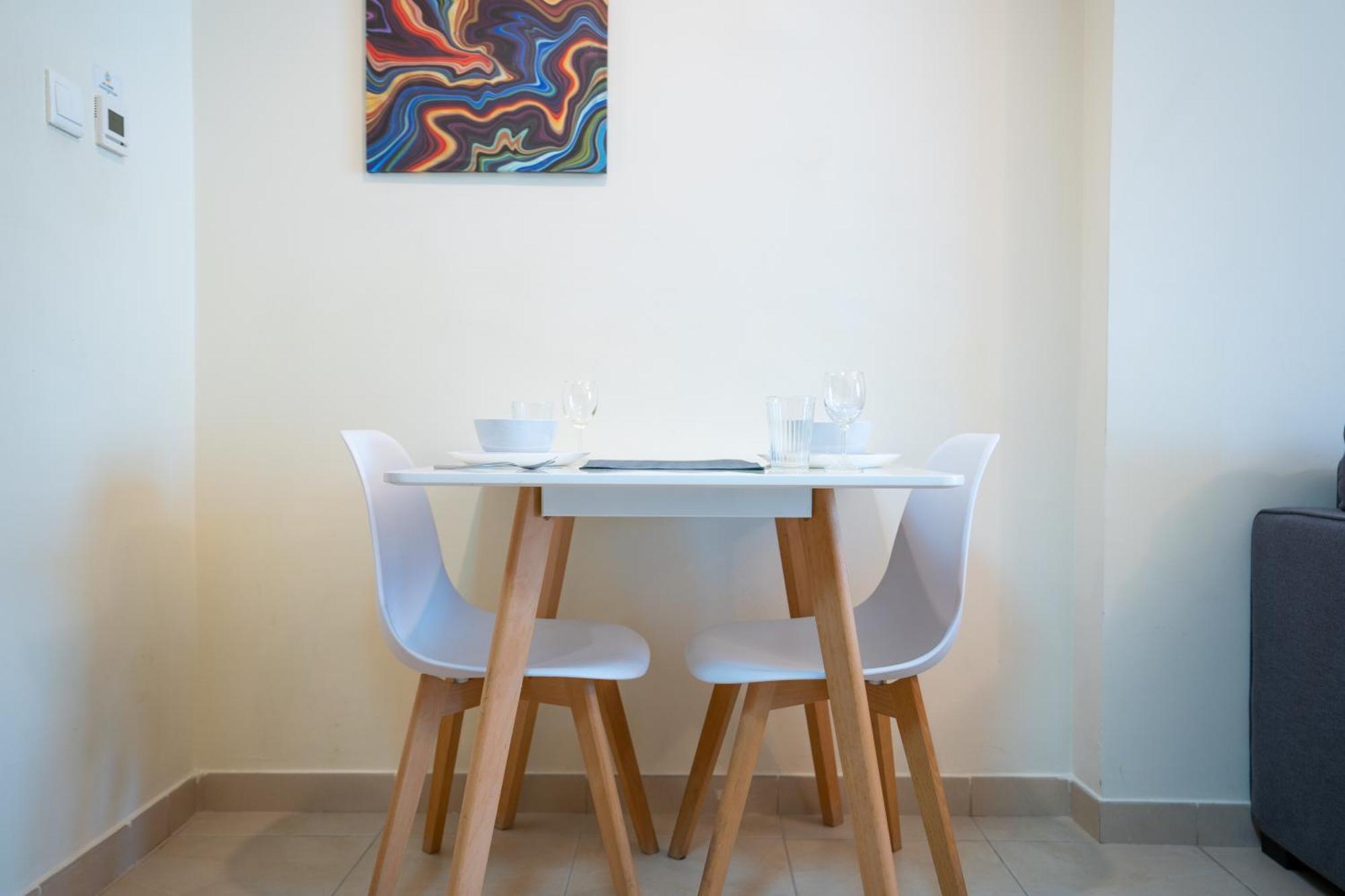 Rh- Perfect Downtown Getaway For Couple, Near Mall