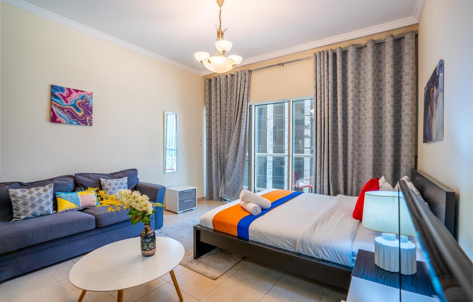 Apartment Rh- Perfect Downtown Getaway For Couple, Near Mall