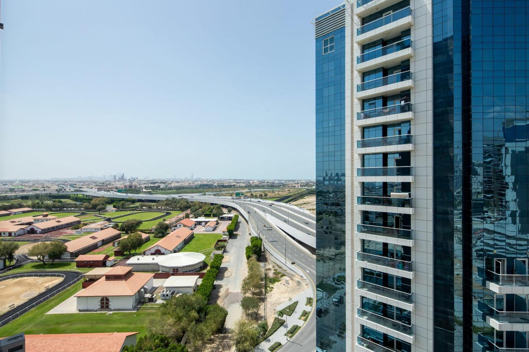 Frank Porter - Capital Bay Tower B Dubaï