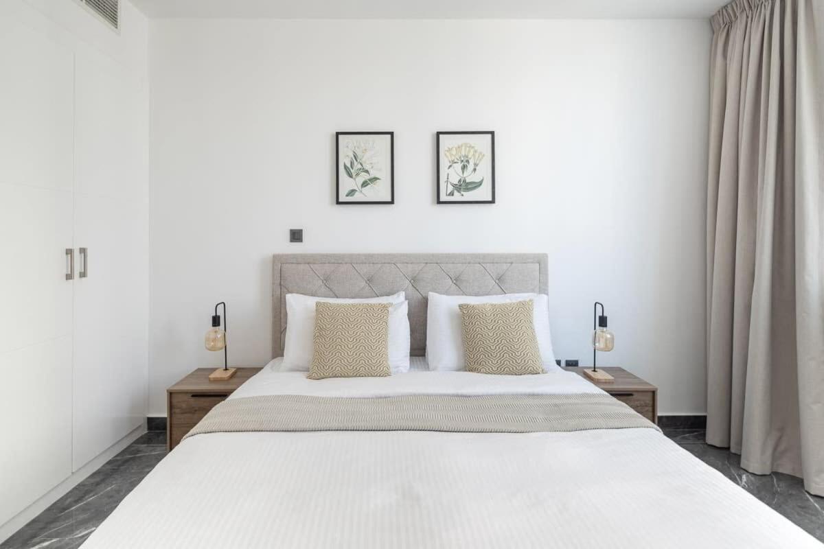 Frank Porter - Burj Al Nujoom Apartment