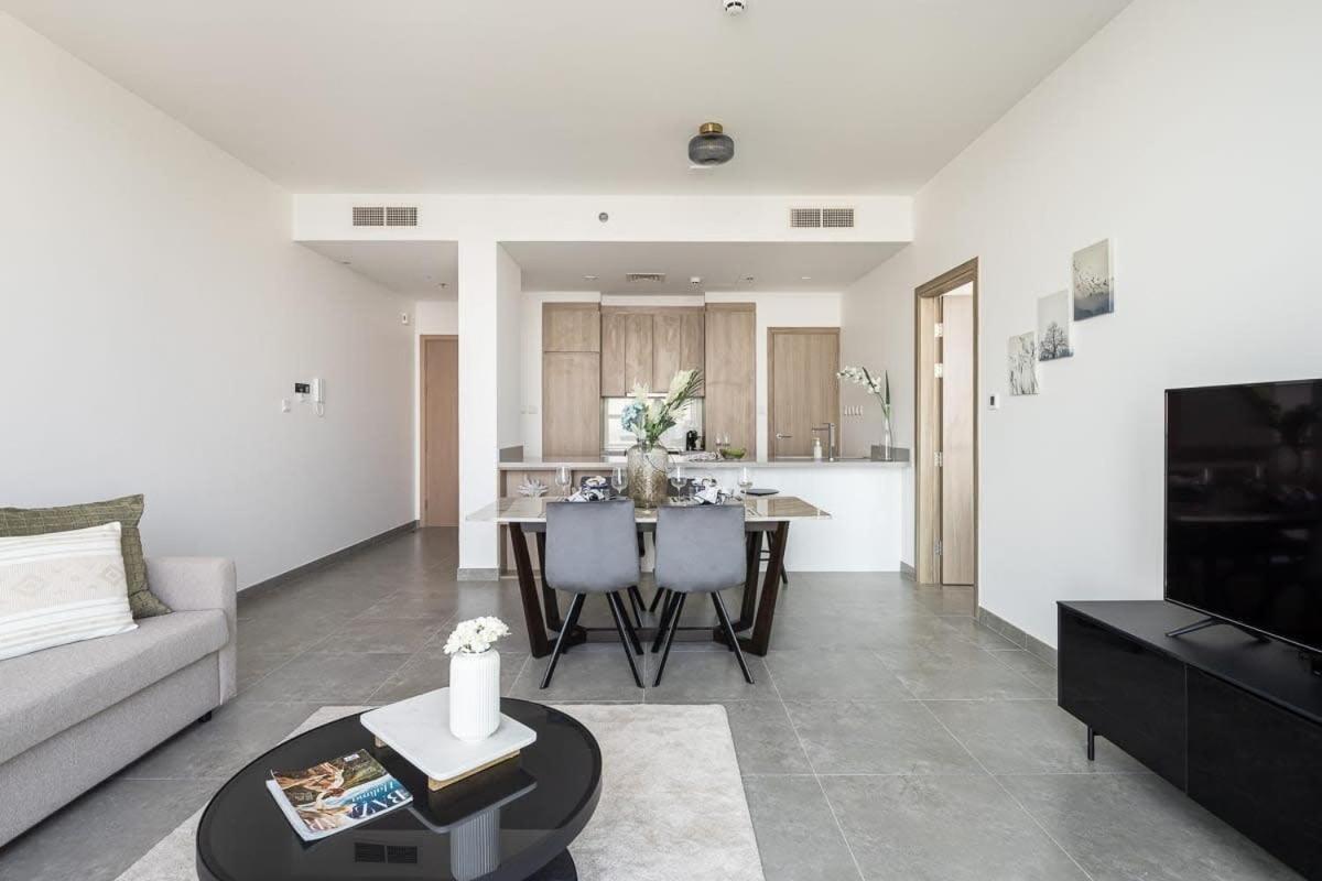 Frank Porter - Stella Maris Apartment Dubai