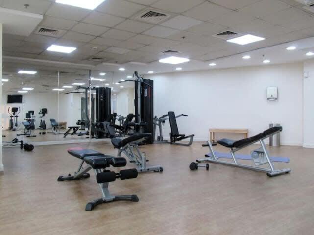 Frank Porter - Burj Al Nujoom Apartament *