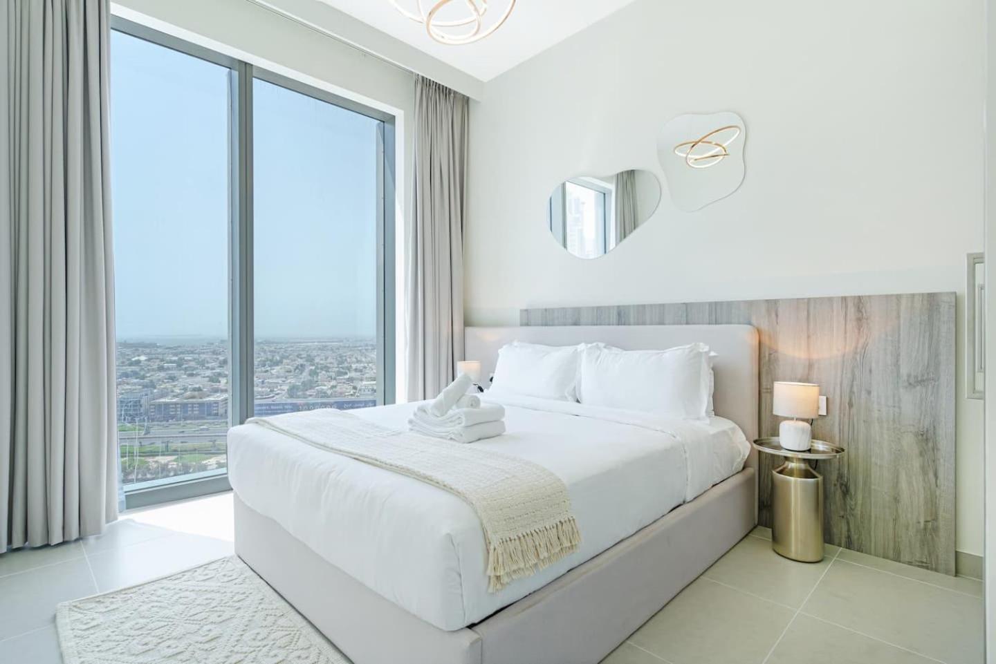 Downtown Flat Burj Khalifaoperametro-sleeps 3! Dubai