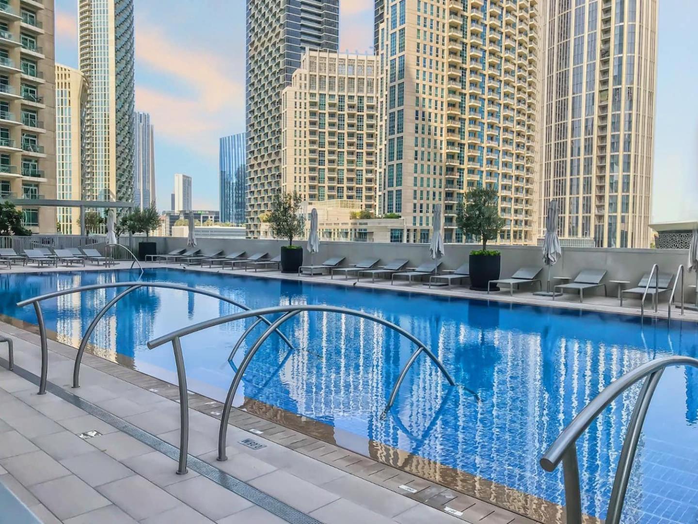 Downtown Flat Burj Khalifaoperametro-sleeps 3! * Dubai