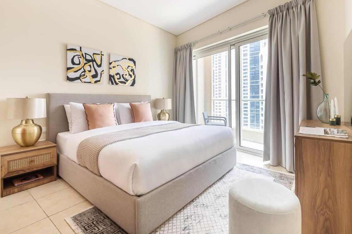 Frank Porter - Marina Heights 1 Apartment *