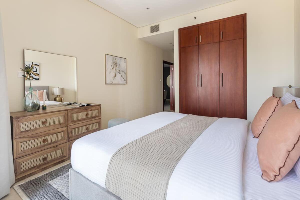 Frank Porter - Marina Heights 1 Dubai